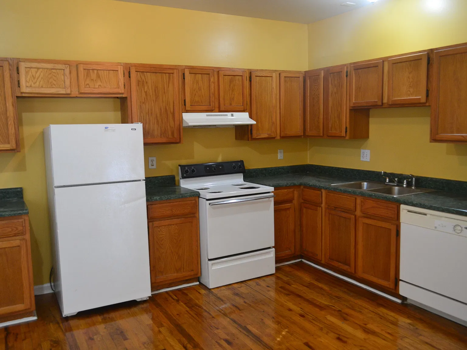 4 bed, 1410 sqft, $3,000 — Photo 2
