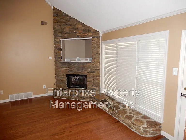4525 Hickory Creek Dr — Photo 8