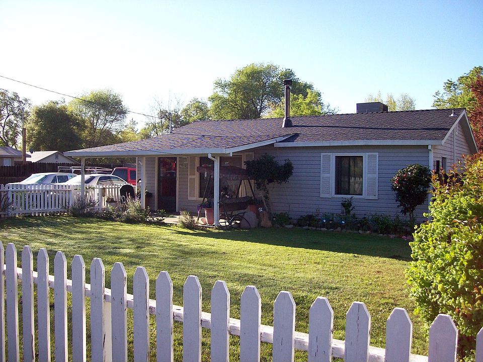 BEAUTIFUL WHITE PICKET FENCE SURROUNDS THIS GREAT HOME
