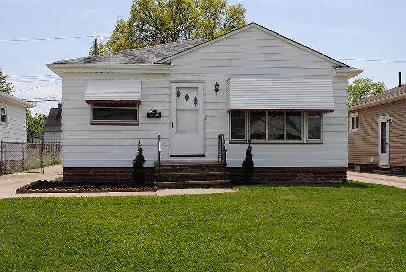 1st image of 3011 Center Dr
