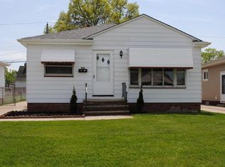 3011 Center Dr, Parma, OH 44134