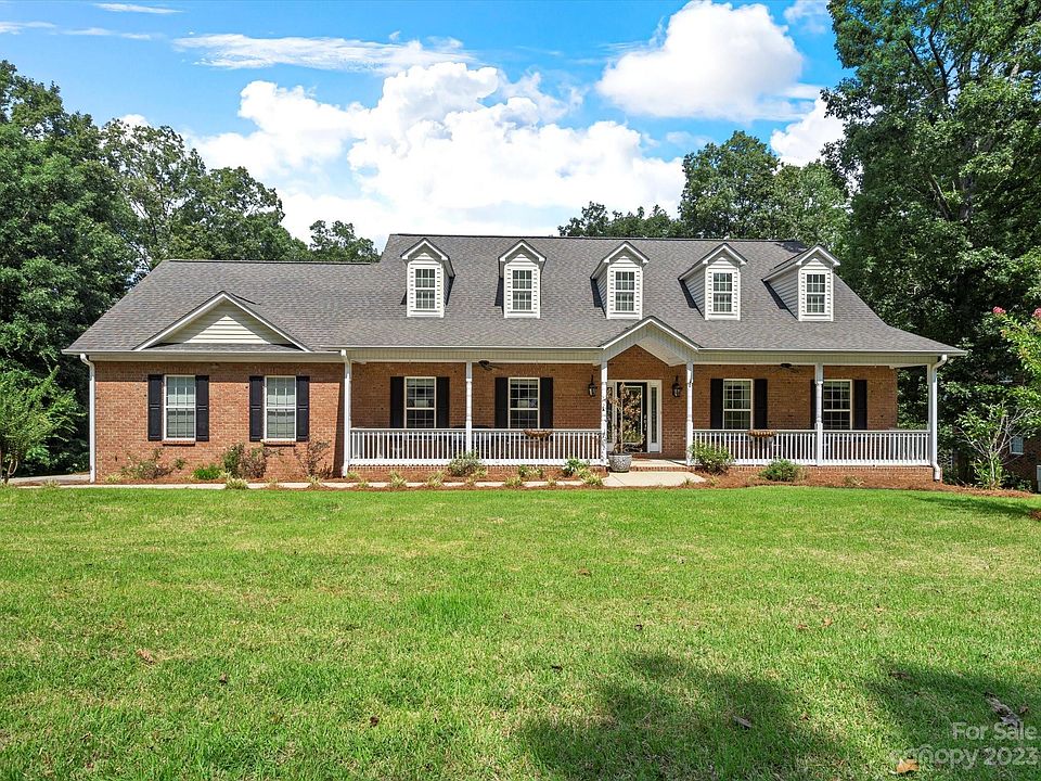 1st image of 2804 Arrowwood Ln