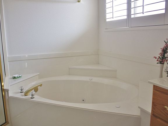 jetted tub in master bath