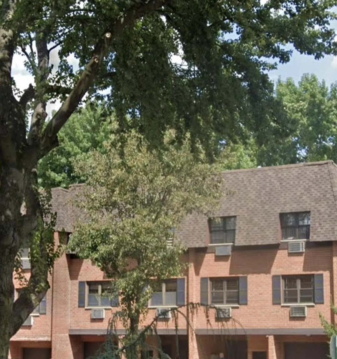 3 bed, 2.0 bath, 1200 sqft, $3,300 — Photo 2