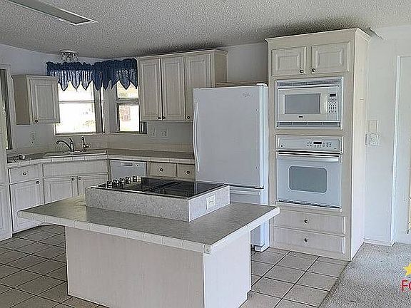 4th image of 246 Blue Heron Lake Cir