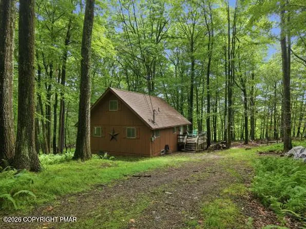 32 Mountain View Dr, Pocono Lake, PA 18347