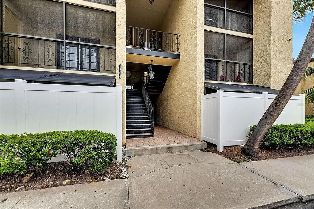 1 bed, 1.0 bath, 776 sqft, $1,650 — Photo 2