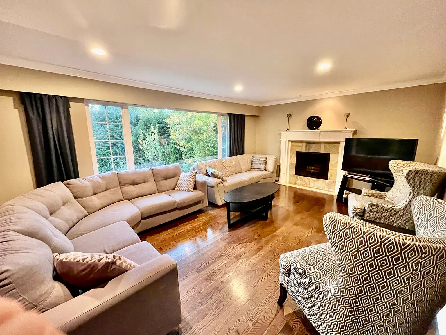 3 bed, 1300 sqft, $4,495 — Photo 2