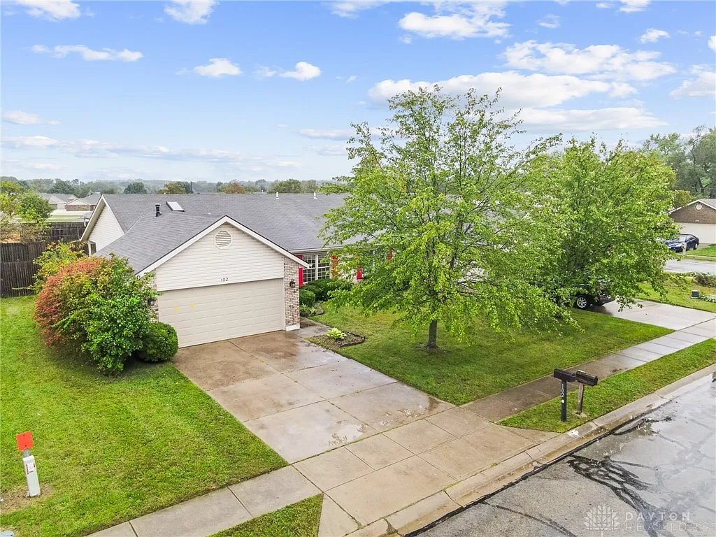 102 Warner Dr photo 1