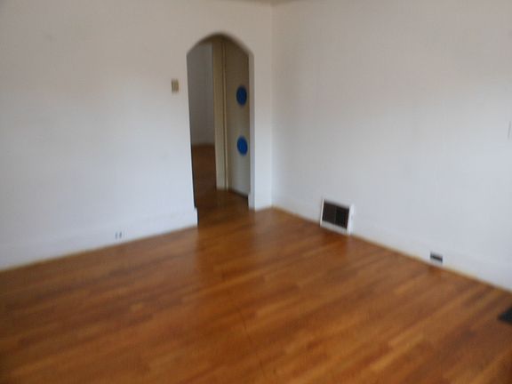4th image of 121 Auburn St #1