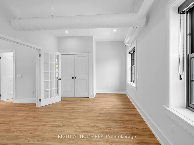 1095 Queen St E #2 — Photo 19