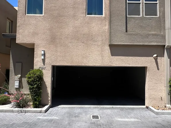 11361 Gravitation Dr, Las Vegas, NV 89135