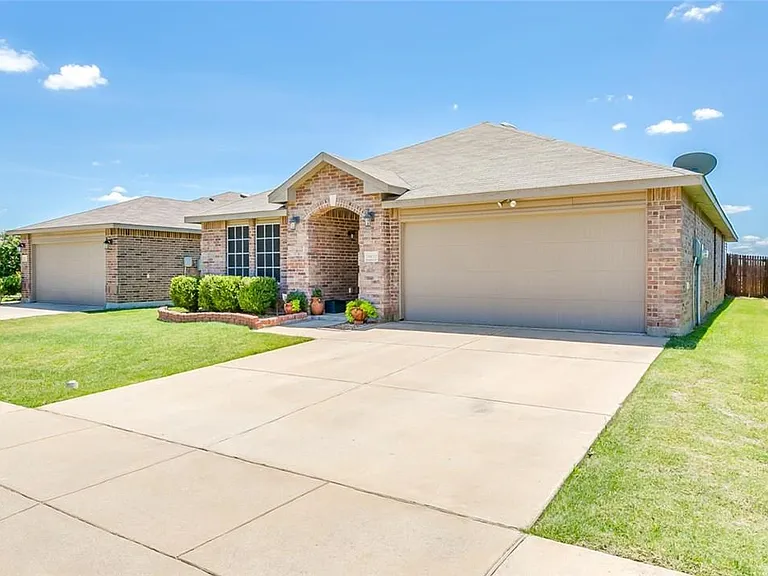 8832 Elk Creek Ln — Photo 2