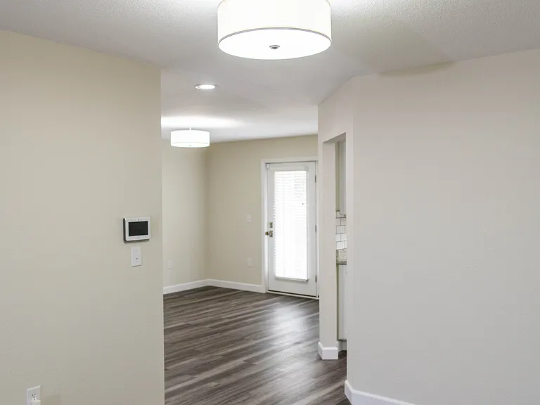 910 Hope Dr — Photo 8