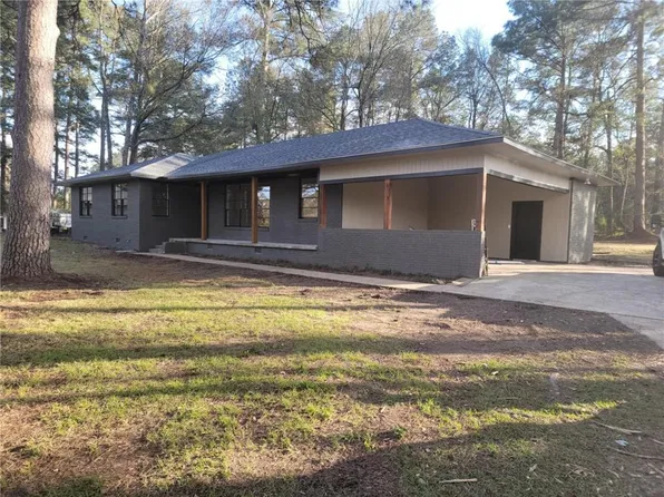 1044 Lakeshore Dr, Pineville, LA 71360