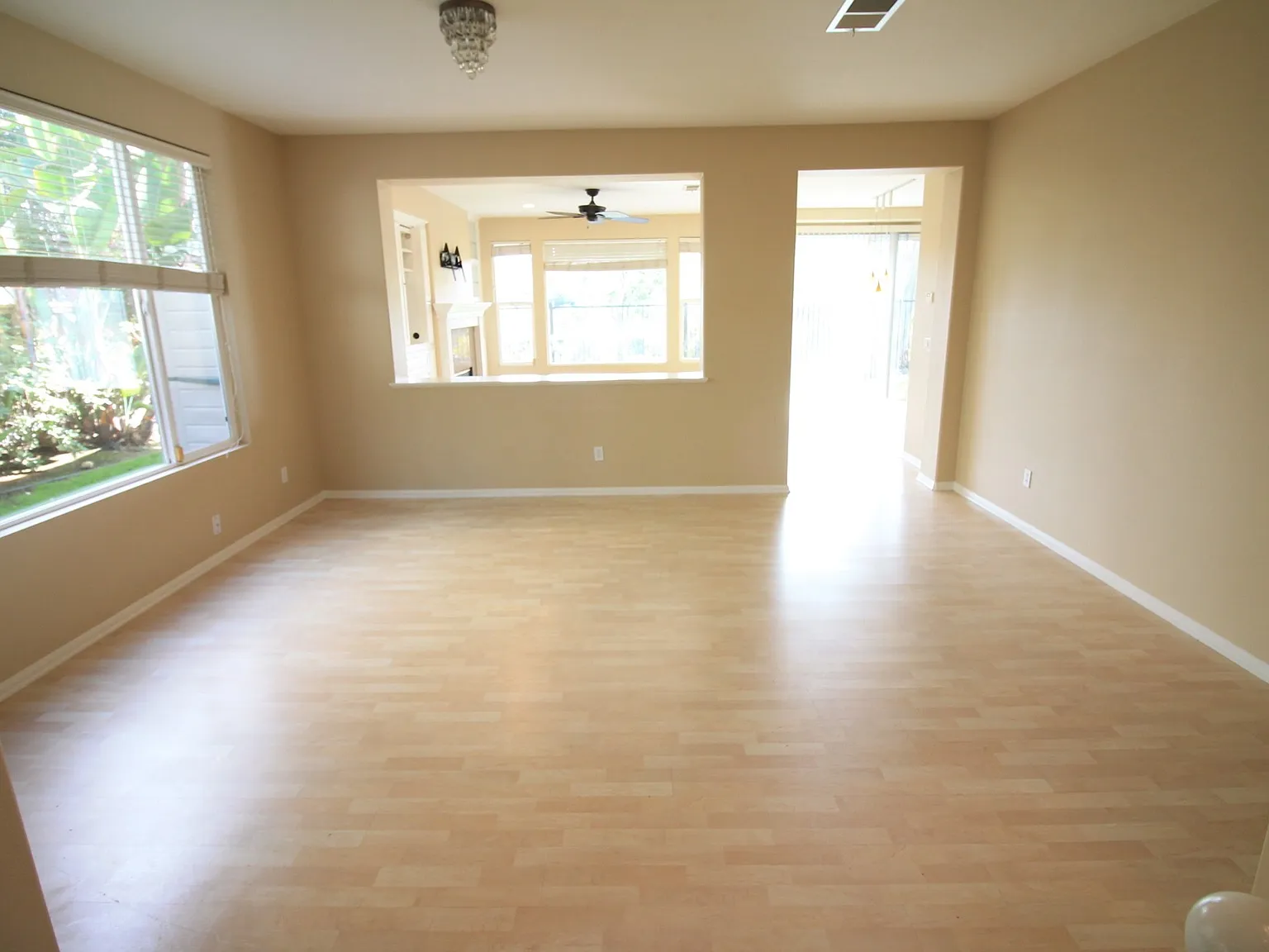 4 bed, 2.5 bath, 2216 sqft, $4,595 — Photo 2