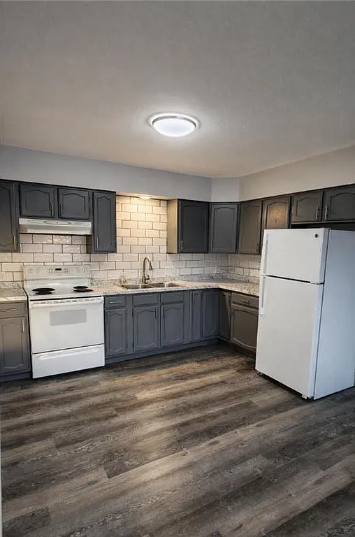 2 bed, 1.0 bath, 10000 sqft, $1,100 — Photo 2