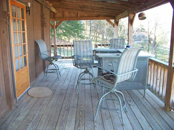 3rd image of 329 Richardson Hollow Ln