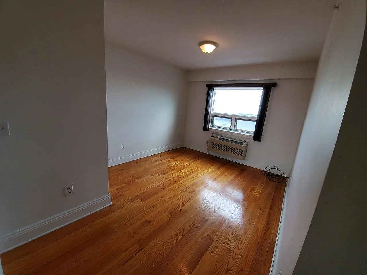 2 bed, 2.0 bath, 826 sqft, $3,200 — Photo 3