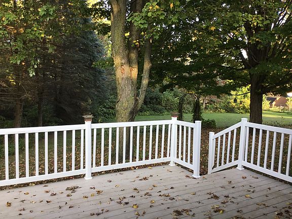 3rd image of 1321 Crescent Dr