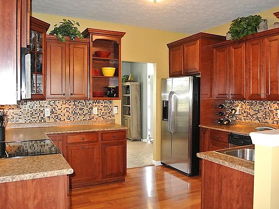 5th image of 8824 Flagstone Dr