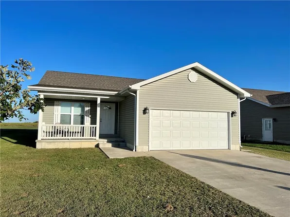 717 Meadow Ln, Nevada, MO 64772