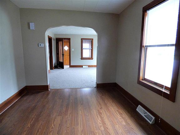 5th image of 801 W Marion St