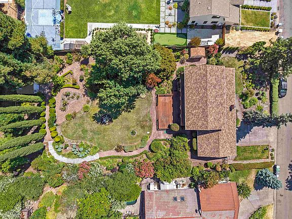 3rd image of 360 Via Palo Linda