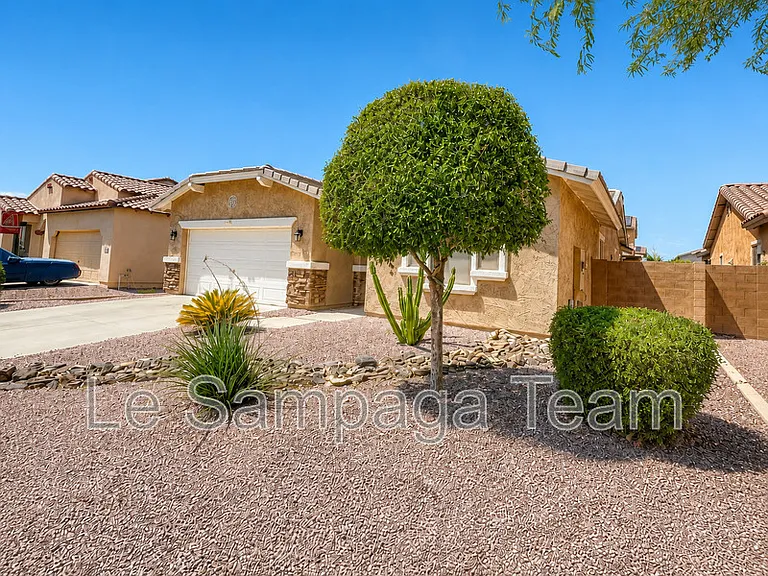 17636 W Maui Ln — Photo 2