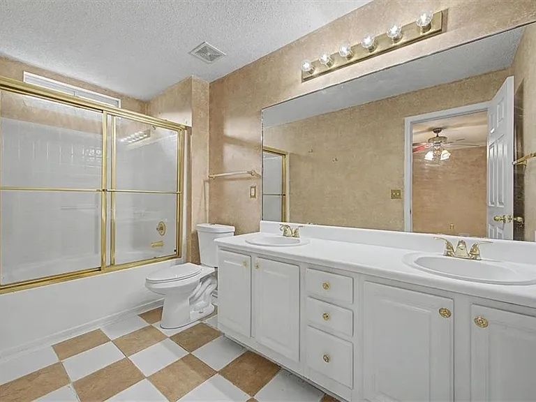 2025 Baramore Oaks Dr — Photo 14