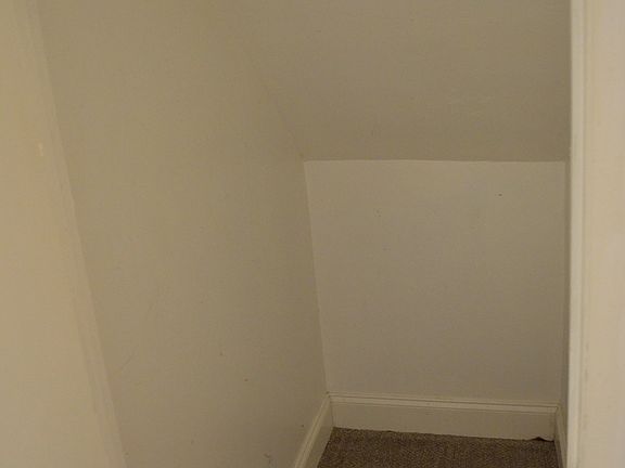 4th image of 2705 Round Rd
