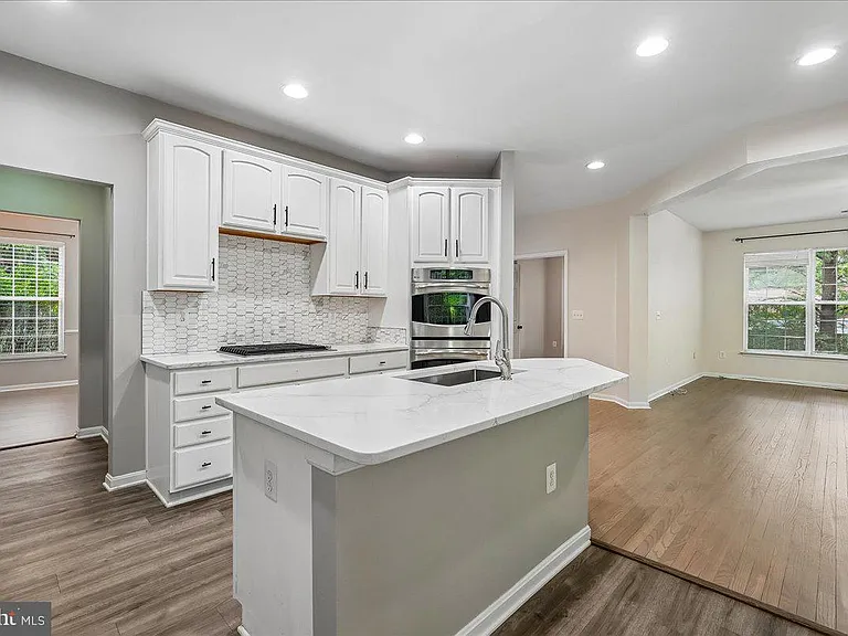 905 Royal Elm Ct — Photo 14