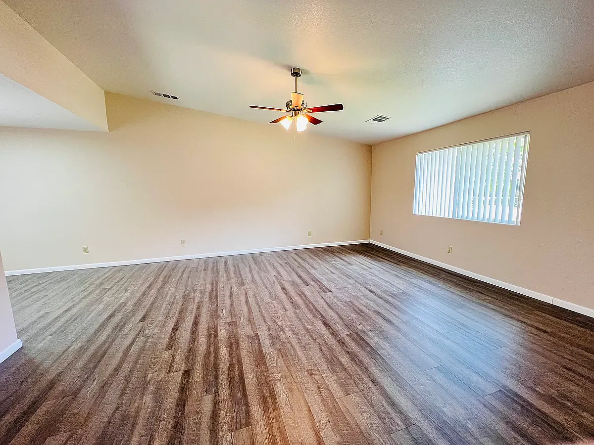 3 bed, 1100 sqft, $2,450 — Photo 3