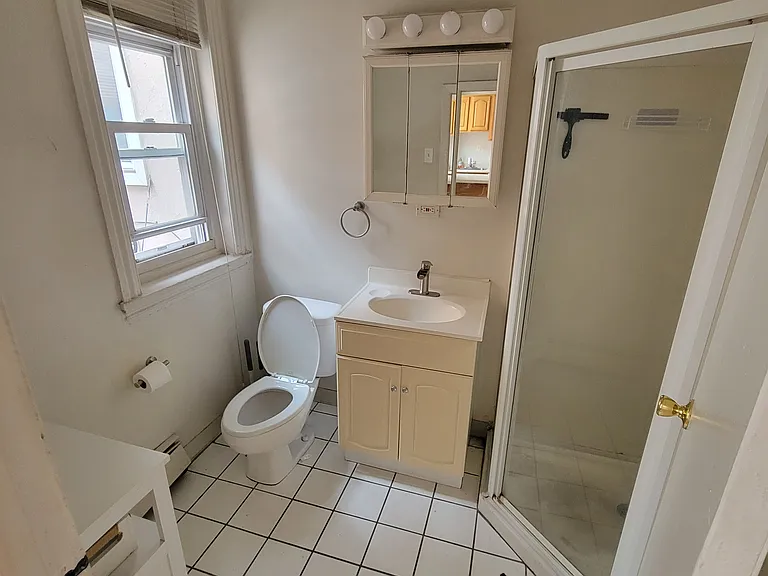 2022 Spring Garden St #2R — Photo 5