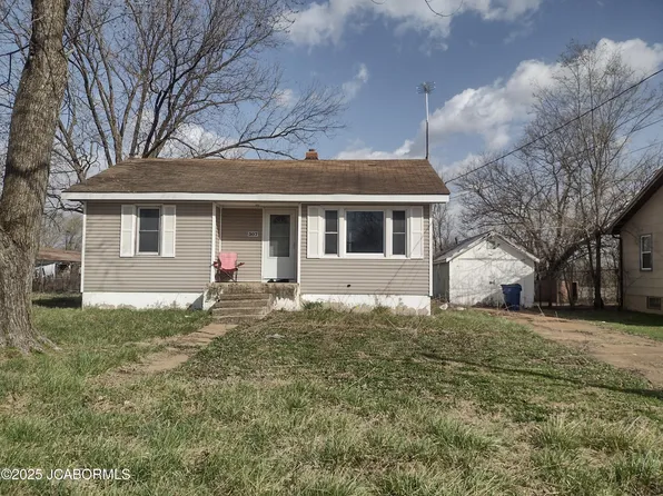 307 E Missouri Ave, Chamois, MO 65024