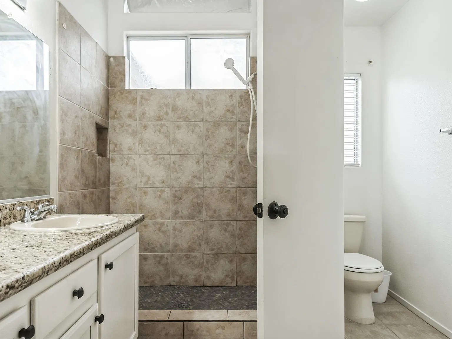 4 bed, 2.0 bath, 1583 sqft, $901 — Photo 3