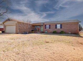 3 Lake Park Ct, Winfield, KS 67156