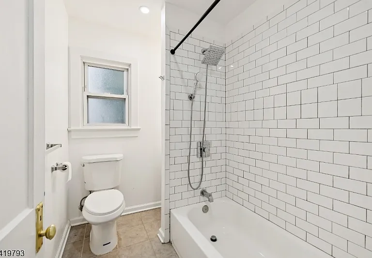289 Hilton Ave — Photo 22