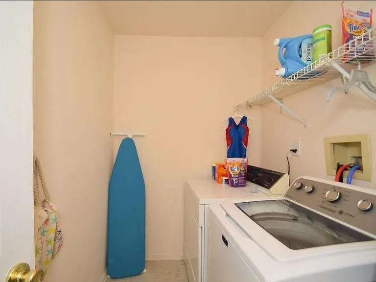 716 Martingale Rd — Photo 21