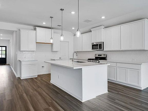 4th image of 208 Childress St