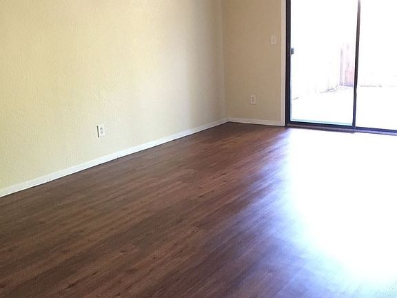 3rd image of 314 6th St APT 3