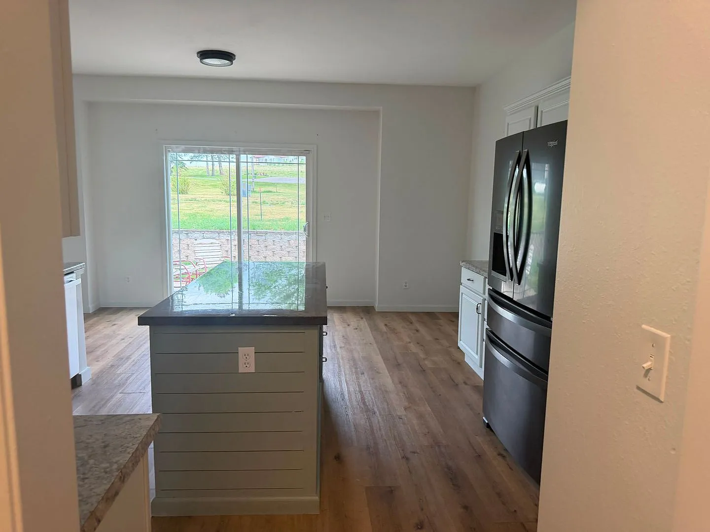 Spacious 6 Bedroom Single Family Home for Rent! — Photo 3