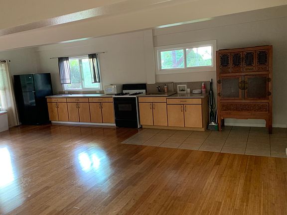 Full kitchen. Pantry armoire included.