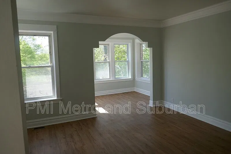 2 bed, 1.0 bath, $1,950 — Photo 2
