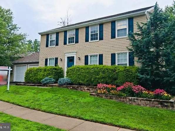 1057 Burwick Dr, Herndon, VA 20170