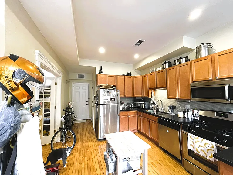 2032 W Homer St #2F — Photo 14