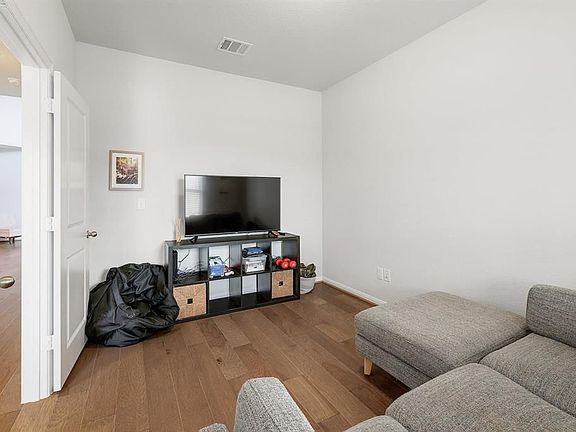 4th image of 208 Blue Hibiscus Dr