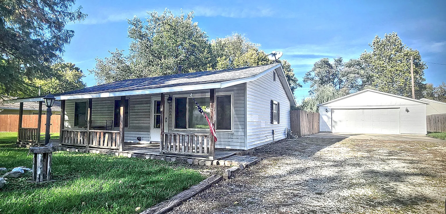 2016 Southwood Dr photo 1