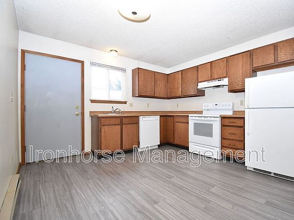 5th image of 8 Hoffman Dr