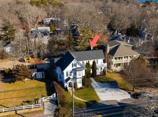 35 New York Ave, Oak Bluffs, MA 02557